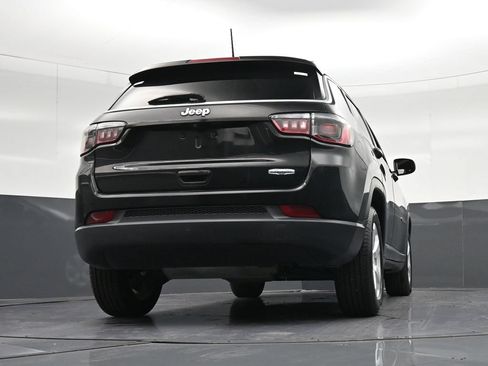 Used 2021 Jeep Compass Latitude FWD image 30