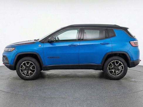 Used 2025 Jeep Compass Trailhawk AWD/4WD image 5