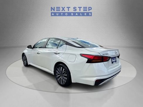 Used 2024 Nissan Altima 2.5 SV FWD image 5
