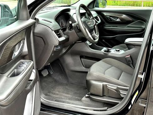 Used 2024 GMC Terrain SLE FWD image 9