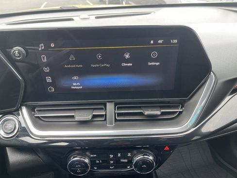 Used 2024 Chevrolet Trax RS w/ Sunroof Package image 18