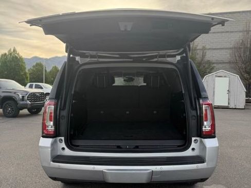 Used 2017 GMC Yukon XL SLT AWD/4WD image 9
