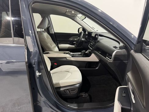 Used 2024 Toyota Grand Highlander AWD image 22