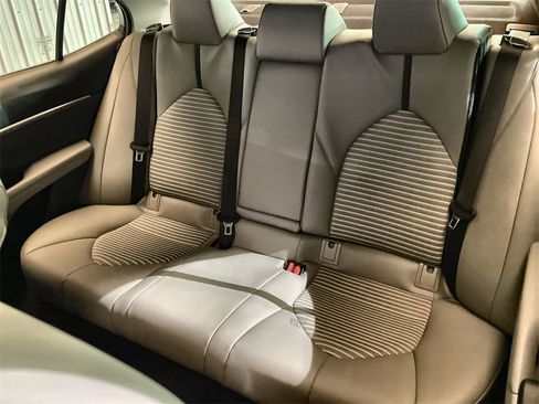 Used 2021 Toyota Camry SE w/ Cold Weather Package image 21