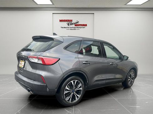 Used 2022 Ford Escape SE w/ SE Sport Appearance Package image 7
