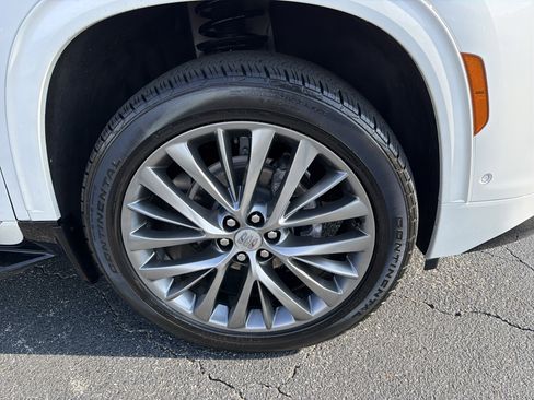 Used 2025 Buick Enclave Avenir w/ Super Cruise Package image 12