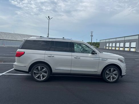 Used 2019 Lincoln Navigator Reserve AWD/4WD image 13