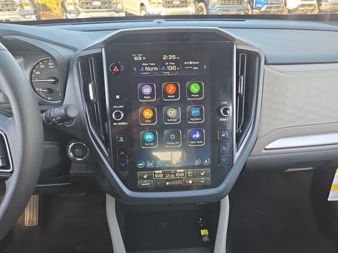 Used 2025 Subaru Forester Premium image 18