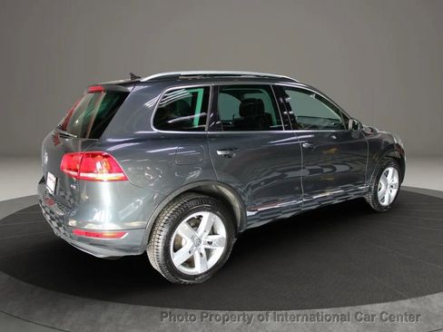 Used 2013 Volkswagen Touareg Sport image 4
