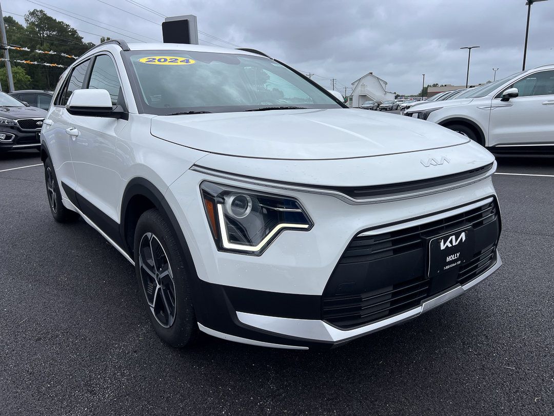 Used 2024 Kia Niro EX w/ EX Cold Weather Package FWD image 12
