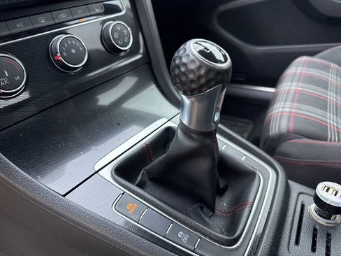 Used 2015 Volkswagen GTI SE FWD image 24