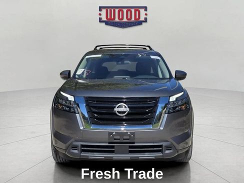 Used 2024 Nissan Pathfinder SV AWD/4WD image 2