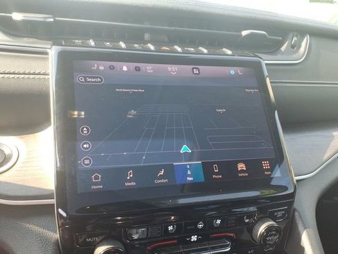 Certified 2022 Jeep Grand Cherokee L Limited w/ Luxury Tech Group II AWD/4WD image 16