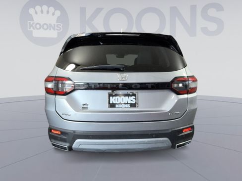 Used 2023 Honda Pilot Touring image 5