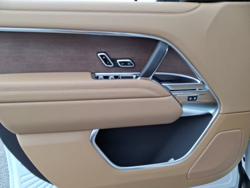 New 2025 Land Rover Range Rover SE image 10