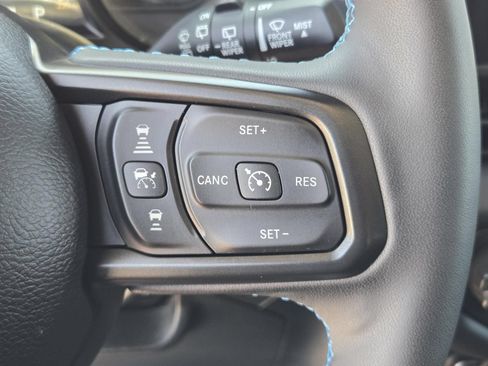 Used 2025 Jeep Wrangler Unlimited Rubicon 4xe w/ Convenience Group AWD/4WD image 21