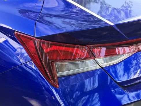 Used 2025 Hyundai Elantra SE w/ Cargo Package image 8