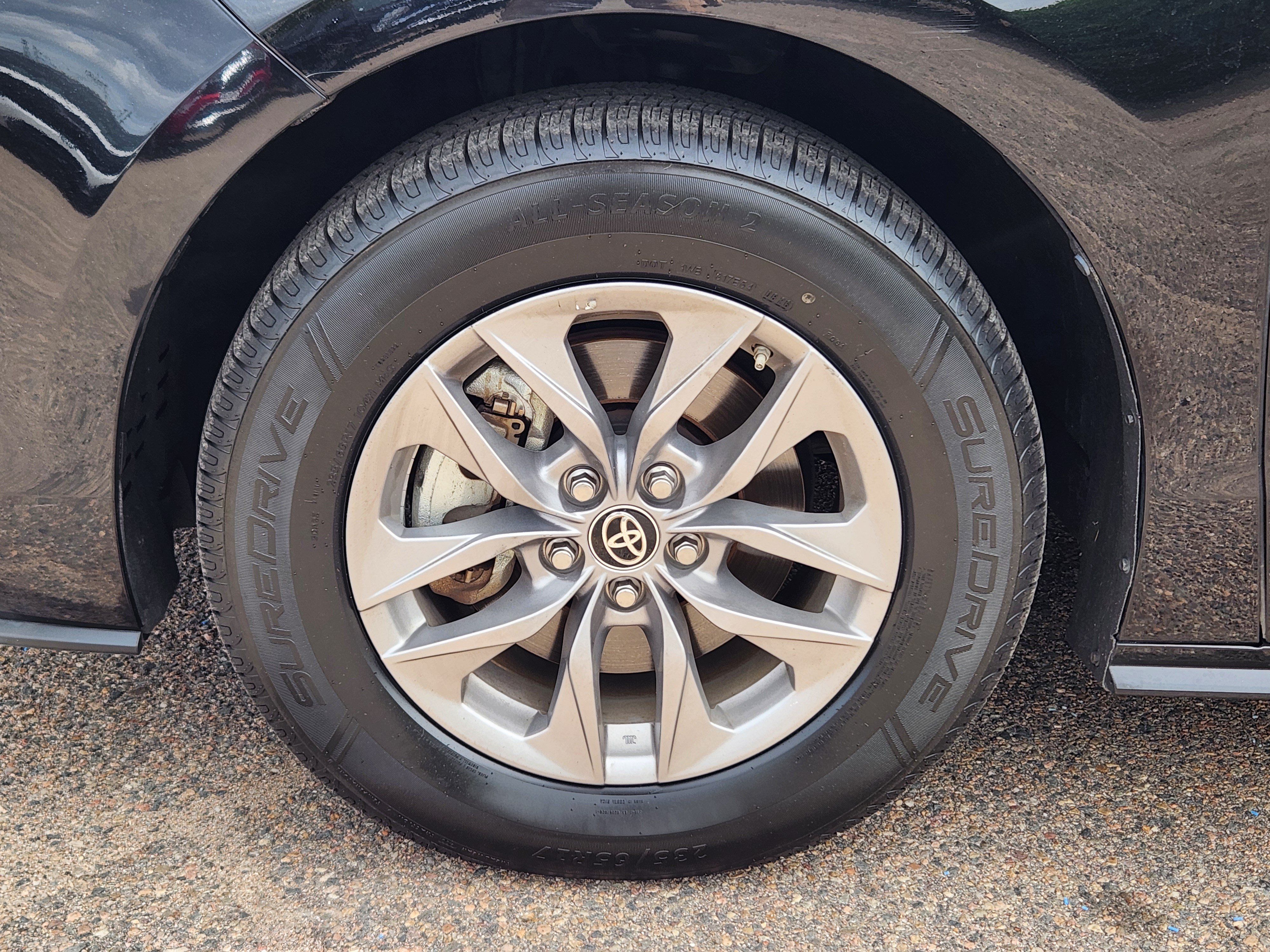 Used 2025 Toyota Sienna XLE FWD image 7