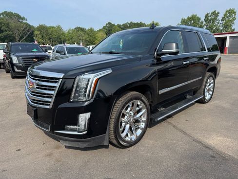 Used 2018 Cadillac Escalade Platinum AWD/4WD image 1