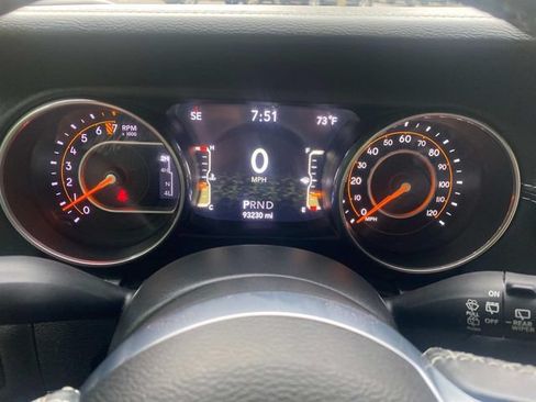 Used 2018 Jeep Wrangler Unlimited Sahara AWD/4WD image 17