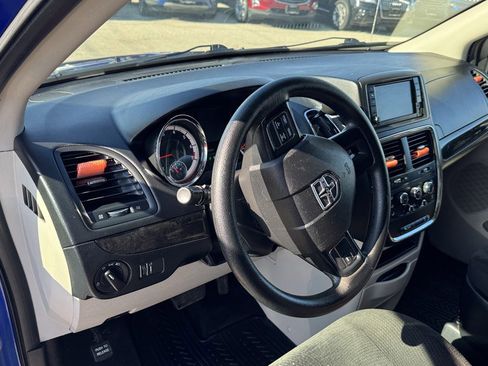Used 2019 Dodge Grand Caravan SE w/ Mopar Premium Addition Group image 14