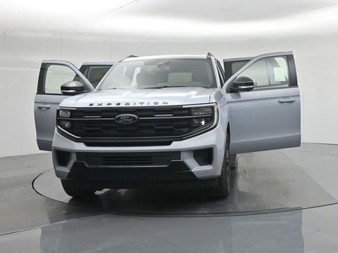 New 2025 Ford Expedition Max Platinum w/ Stealth Appearance Package image 33