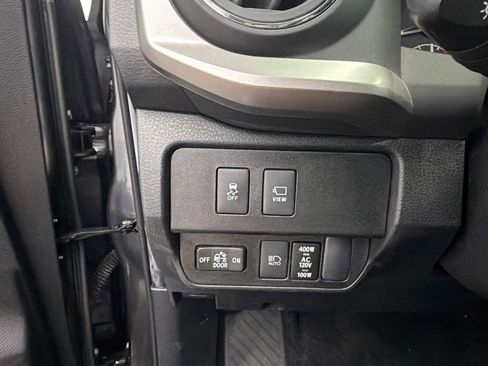 Used 2022 Toyota Tacoma Limited AWD/4WD image 32