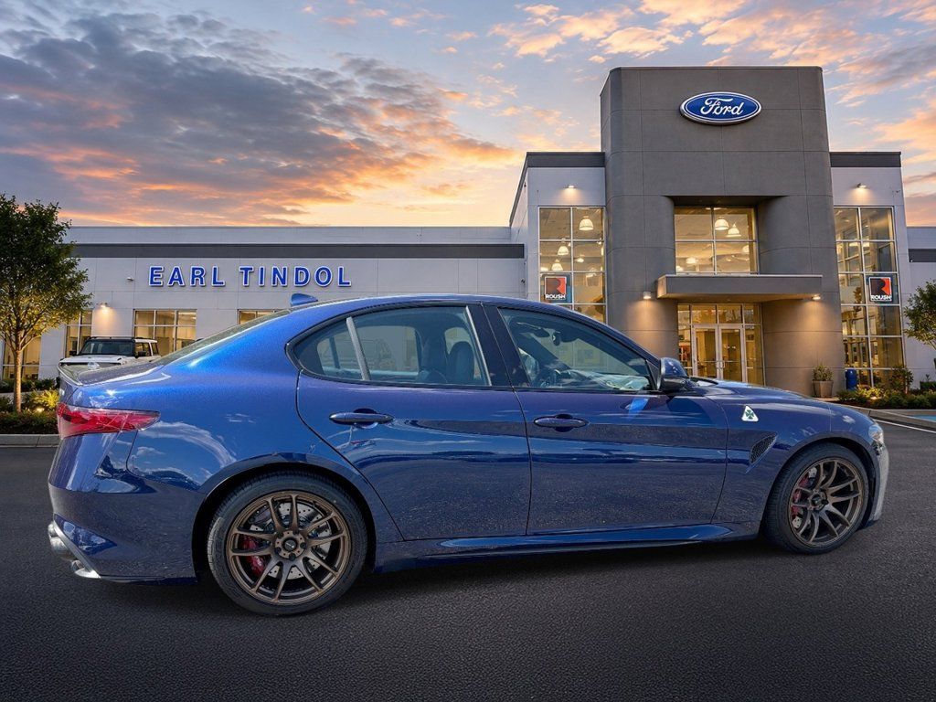 Used 2017 Alfa Romeo Giulia Quadrifoglio RWD image 8