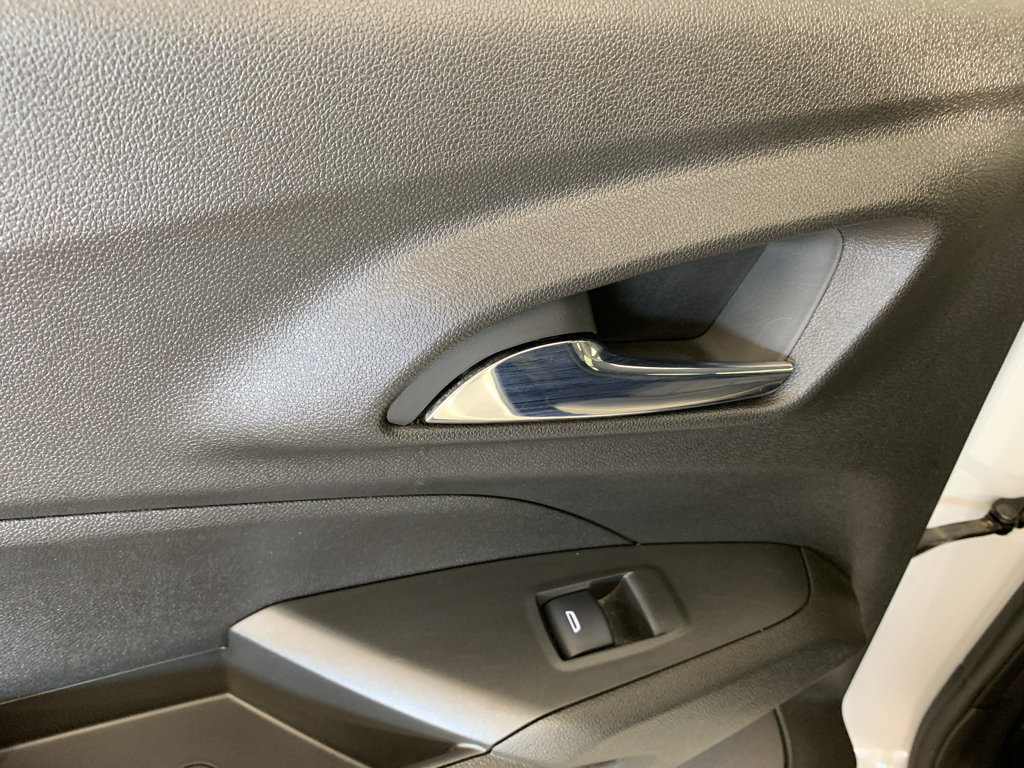 Used 2025 Chevrolet Trax ACTIV w/ Sunroof Package FWD image 30
