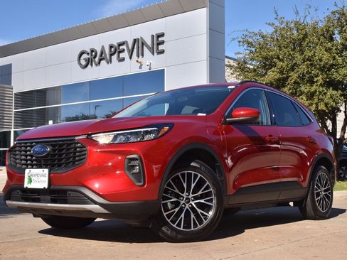 Used 2024 Ford Escape SE image 2