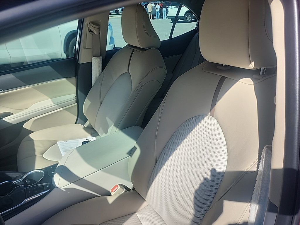 Used 2020 Toyota Camry XLE FWD image 9
