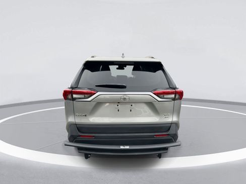 Used 2020 Toyota RAV4 XLE Premium image 6