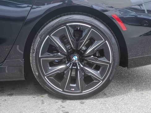 Used 2025 BMW i7 xDrive60 w/ Premium Package AWD/4WD image 8