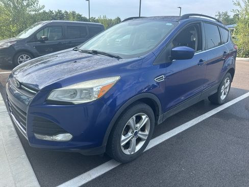 Used 2015 Ford Escape SE w/ Equipment Group 201A AWD/4WD image 2