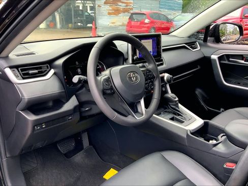 Used 2025 Toyota RAV4 XLE Premium image 18