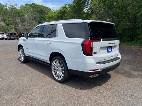 New 2026 GMC Yukon Denali w/ Denali Reserve Package AWD/4WD image 3