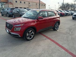 Used 2025 Hyundai Venue SEL video 1