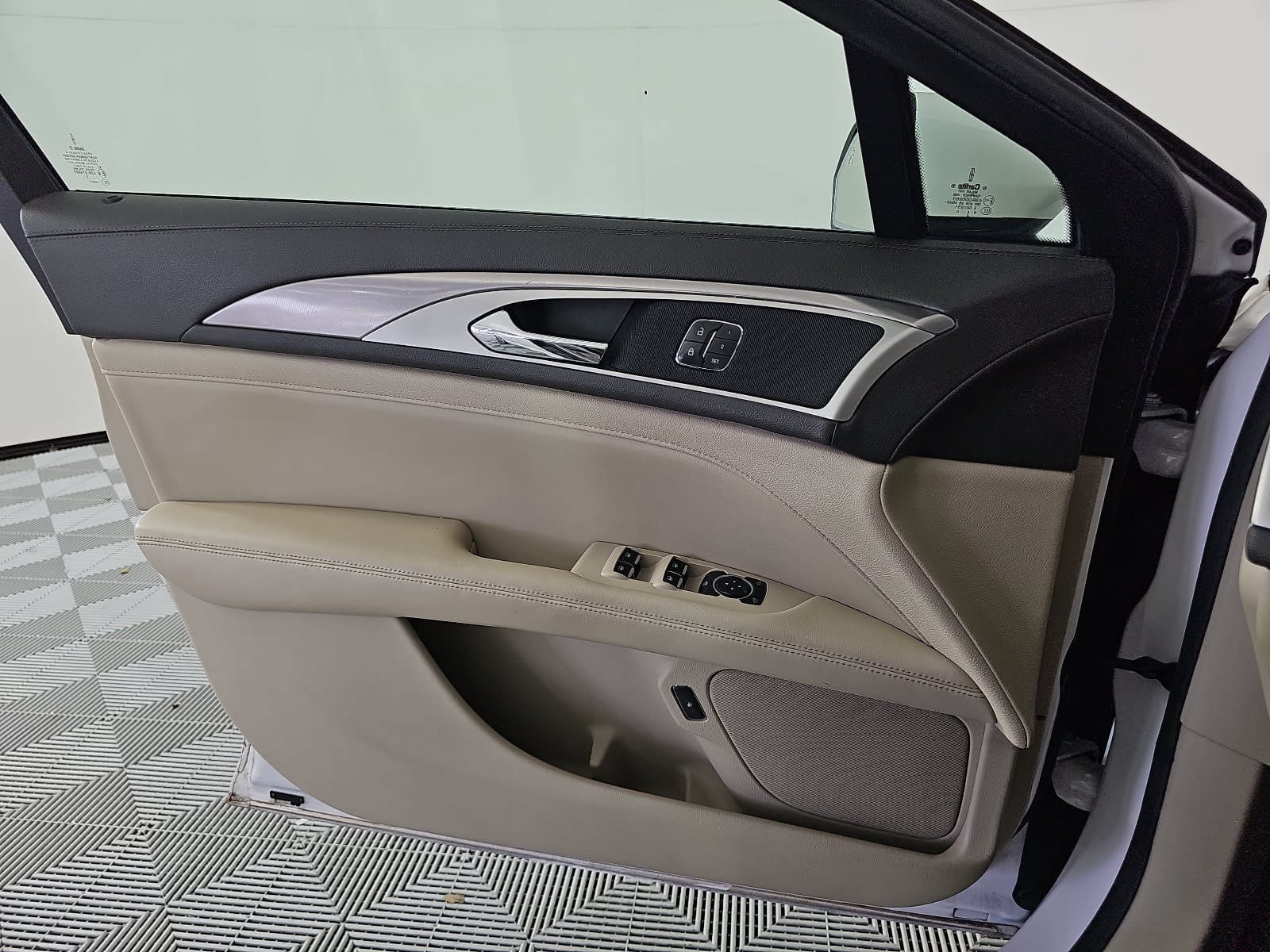 Used 2019 Lincoln MKZ Premiere FWD image 25