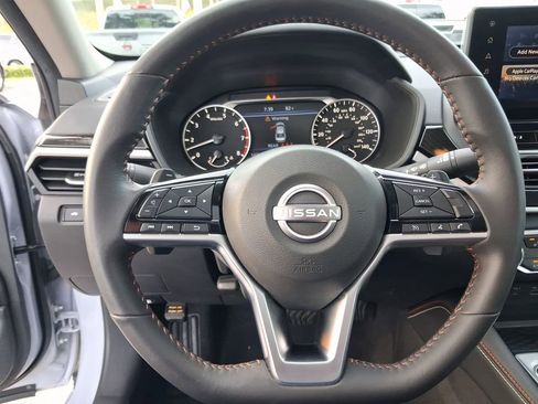 Certified 2023 Nissan Altima 2.5 SR w/ SR Premium Package FWD image 18