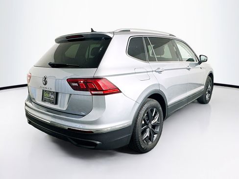Used 2022 Volkswagen Tiguan SE w/ Panoramic Sunroof Package image 9