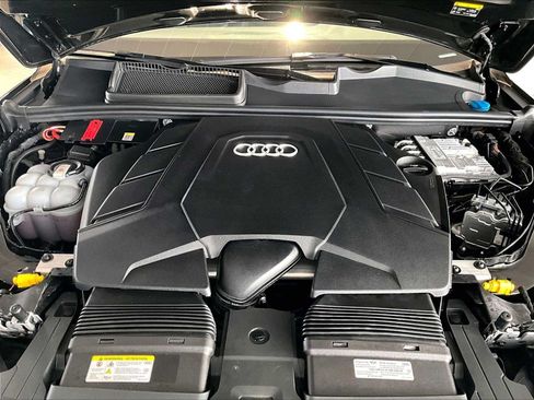 Used 2025 Audi Q7 3.0T Premium Plus AWD/4WD image 31