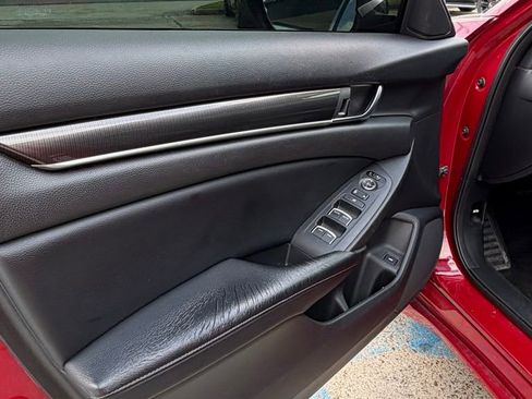 Used 2018 Honda Accord Sport image 12