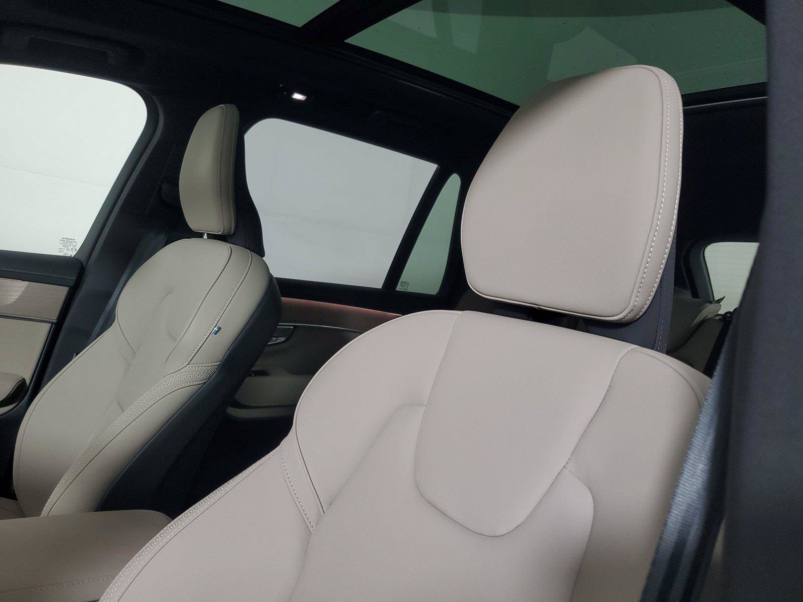 Certified 2026 Volvo XC90 B6 Plus AWD/4WD image 23