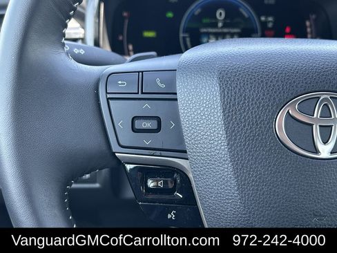 Used 2025 Toyota Camry SE image 15