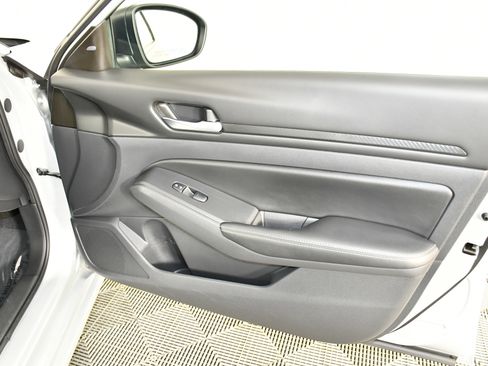 Used 2024 Nissan Altima 2.5 SV image 39