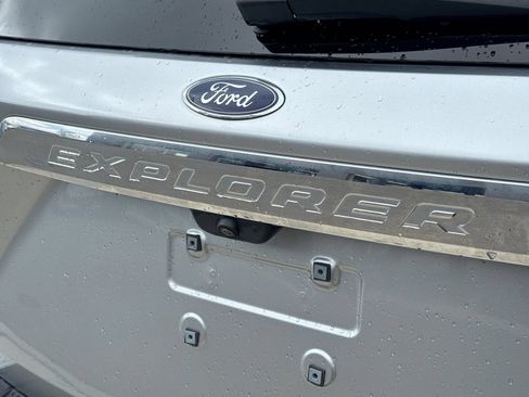 Certified 2023 Ford Explorer XLT AWD/4WD image 16