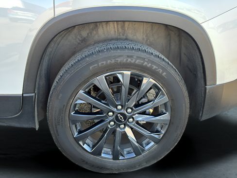 Used 2023 Chevrolet Traverse RS FWD image 31
