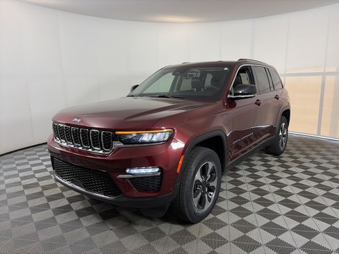 Used 2023 Jeep Grand Cherokee 4WD 4xe w/ Luxury Tech Group II image 2