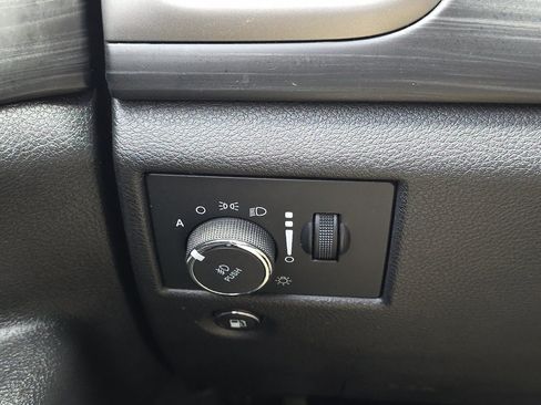 Used 2022 Jeep Grand Cherokee Laredo X AWD/4WD image 32