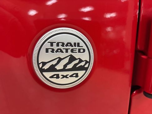 Used 2019 Jeep Wrangler Unlimited Sahara image 7